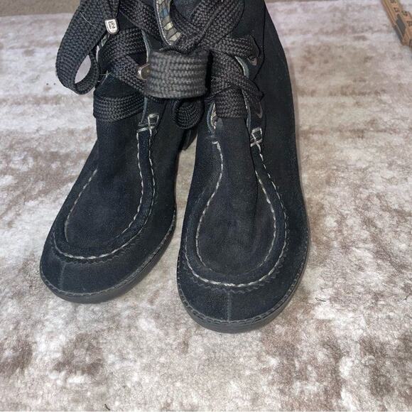 R2 black suede bootie ankle boot lace up block heel SZ 7.5  chunky heel witchy - Picture 2 of 9